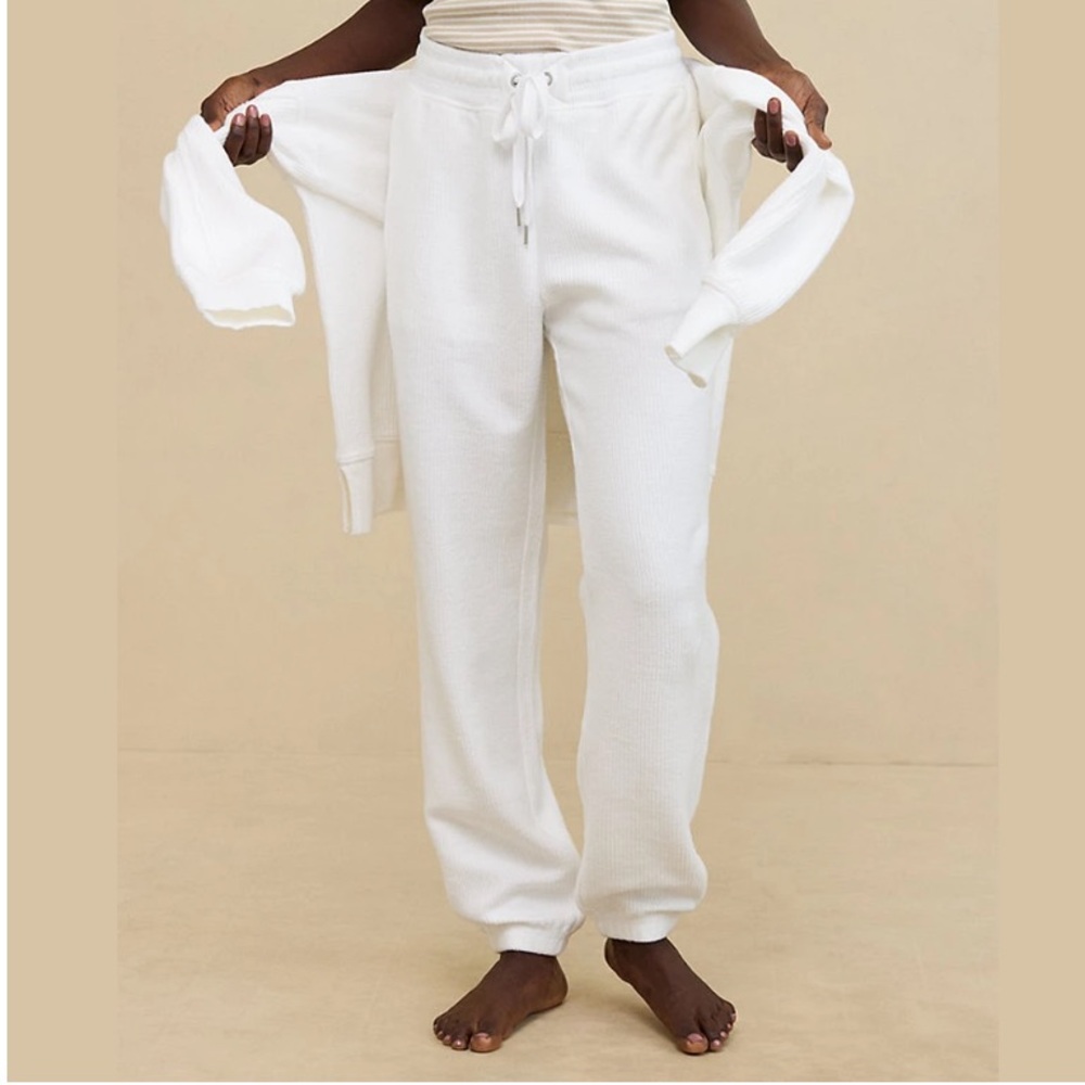 AERIE Big Chill Textured Jogger - White